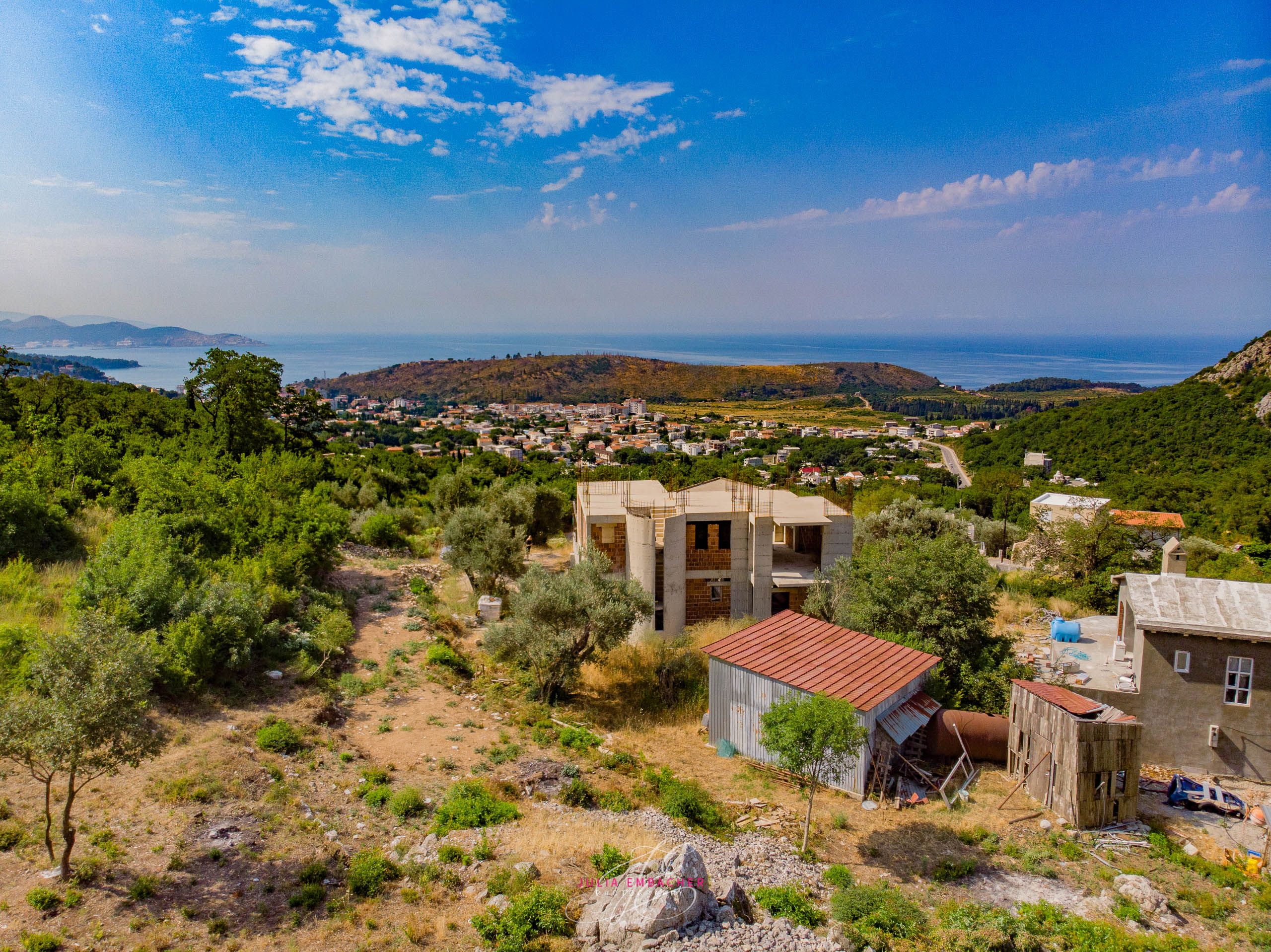 Immo Monte Luftbild Sutomore Architektenvilla im Rohbau zum Verkauf - Immobilien in Montenegro - Luftbild