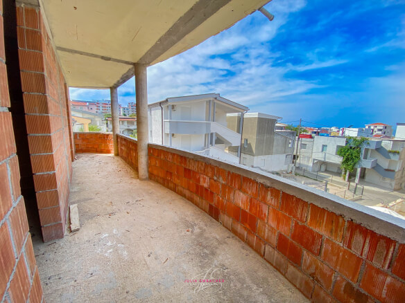 House with 7 apartments in Dobra Voda