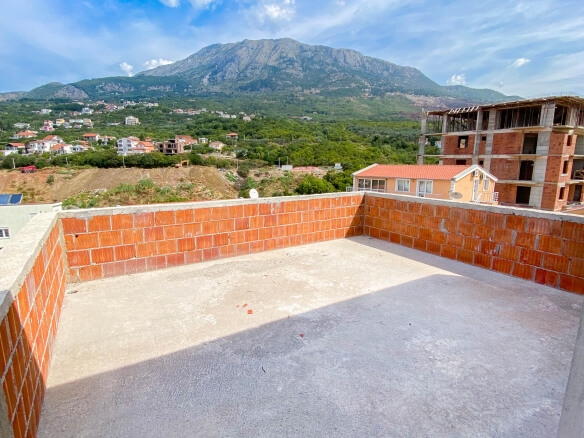 House with 7 apartments in Dobra Voda