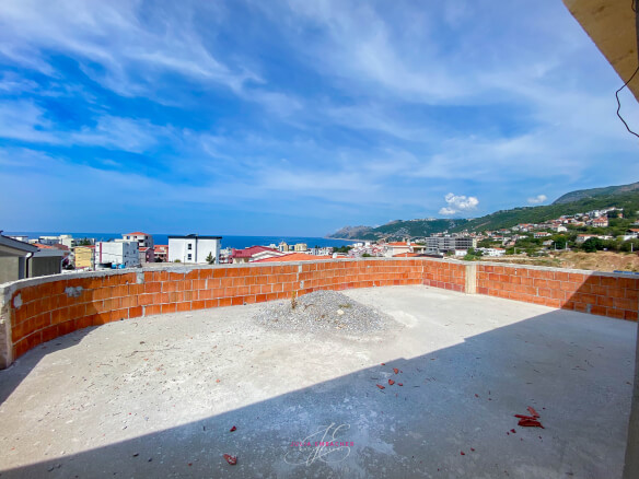 House with 7 apartments in Dobra Voda