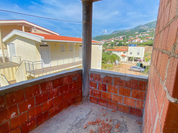 House with 7 apartments in Dobra Voda