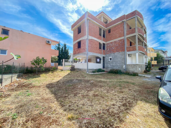 House with 7 apartments in Dobra Voda