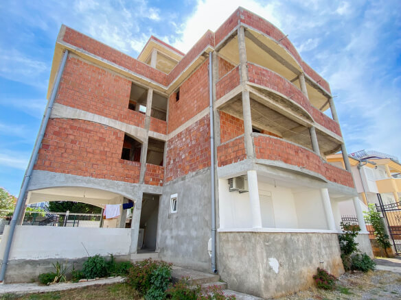 House with 7 apartments in Dobra Voda