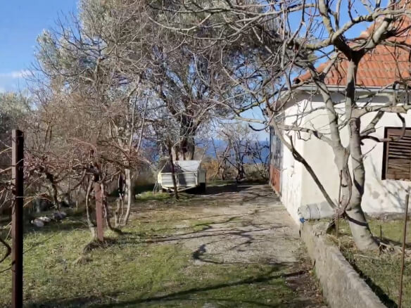 Zemljište sa kućom u Kunjama K1