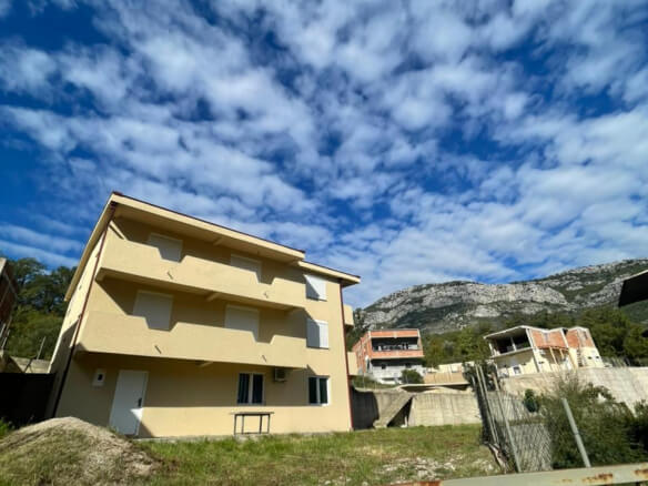 Prodajem kuću u gotovini – 40 BHK