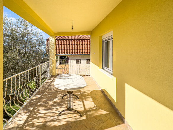 Haus zum Kauf in Dobra Voda – DVHK2