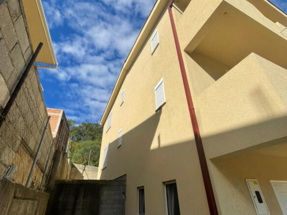 Prodajem kuću u gotovini – 40 BHK