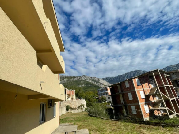 Prodajem kuću u gotovini – 40 BHK