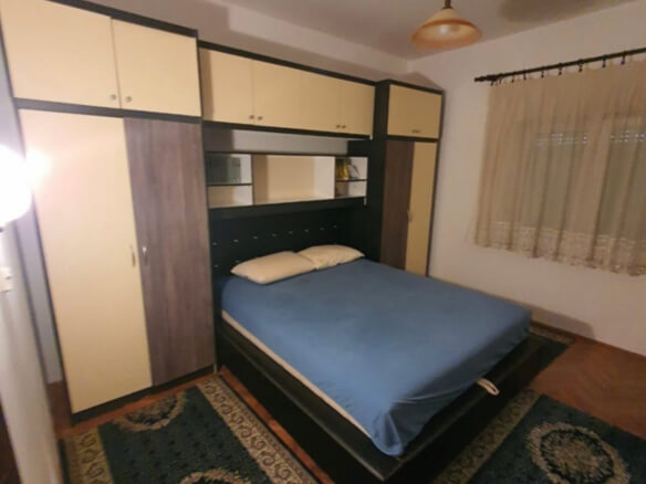 Izdaje se dvosoban stan u Baru – MB32