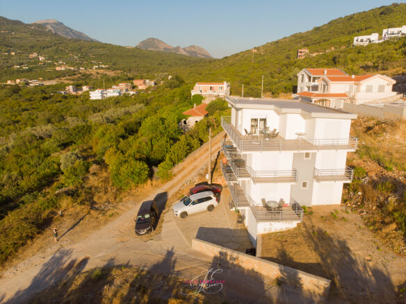 Dobra Voda – Kuća sa 6 apartmana (prodano)