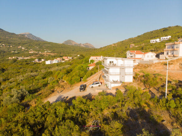 Dobra Voda – Kuća sa 6 apartmana (prodano)
