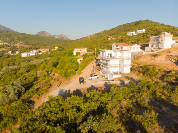 Dobra Voda – Kuća sa 6 apartmana (prodano)