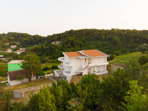 Ulcinj – velika kuća sa 3 stana