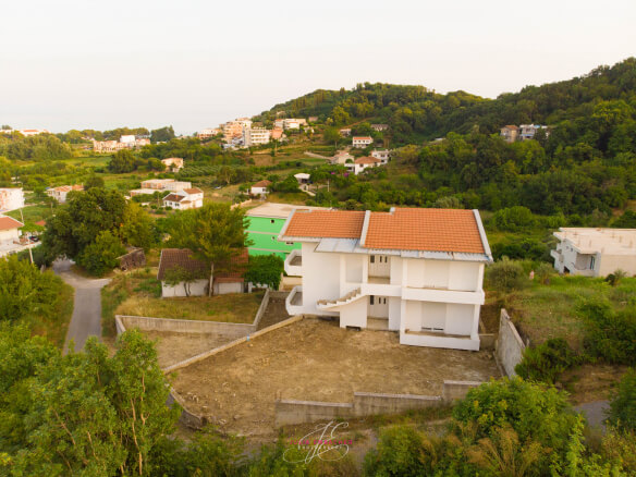 Ulcinj – velika kuća sa 3 stana