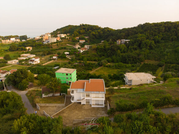 Ulcinj – velika kuća sa 3 stana