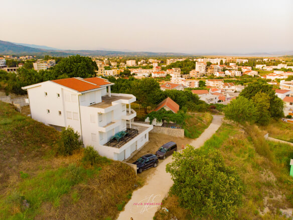 Ulcinj – velika kuća sa 3 stana