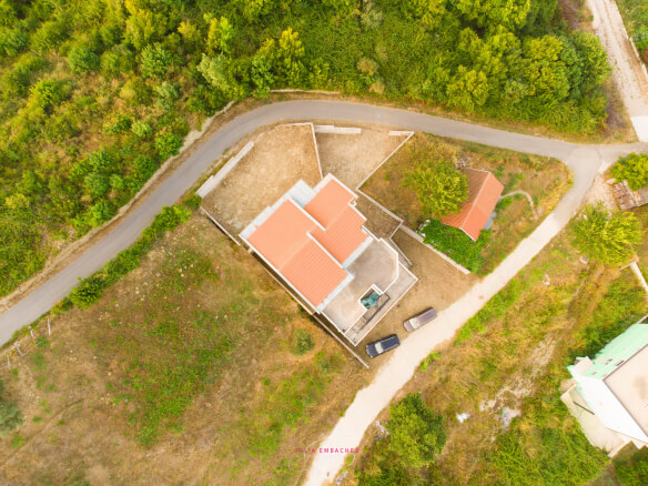 Ulcinj – velika kuća sa 3 stana