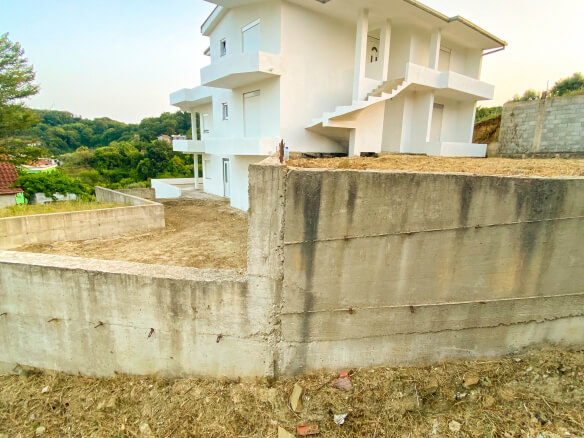 Ulcinj – velika kuća sa 3 stana