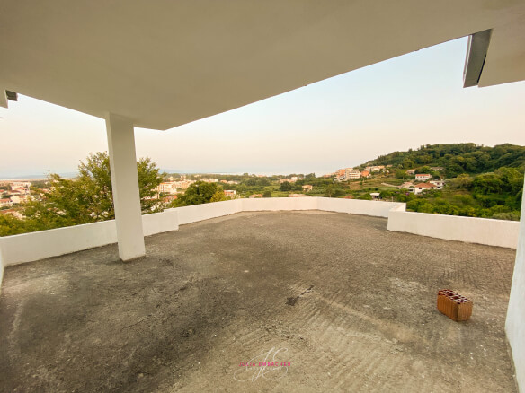 Ulcinj – velika kuća sa 3 stana