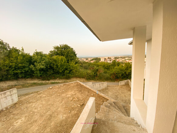Ulcinj – velika kuća sa 3 stana