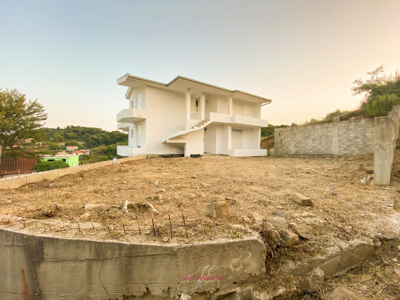 Ulcinj – velika kuća sa 3 stana