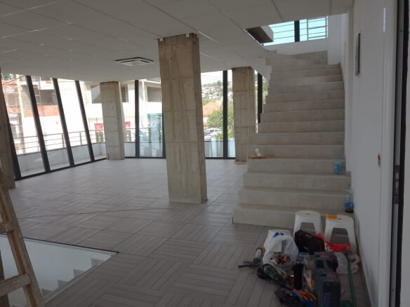 Haus für Gewerbe zur Miete in Bar – MB13