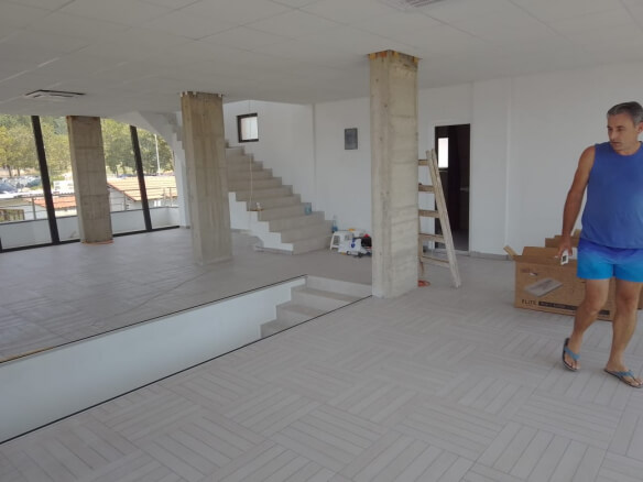 Haus für Gewerbe zur Miete in Bar – MB13
