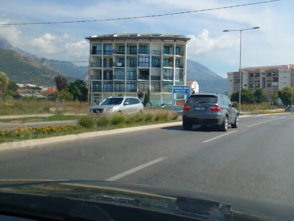 Izdaje se trosoban stan u Baru – MB23