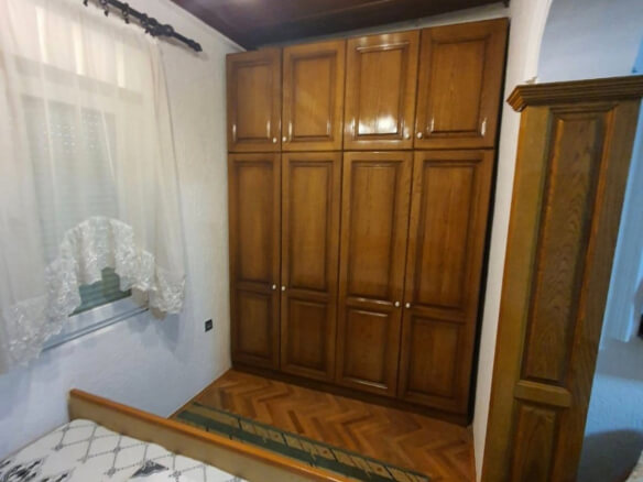 Izdaje se dvosoban stan u Baru – MB32