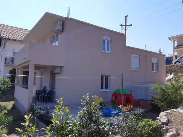 Haus in Radovići zum Kauf – RAHK1