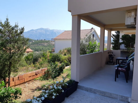 Haus in Radovići zum Kauf – RAHK1