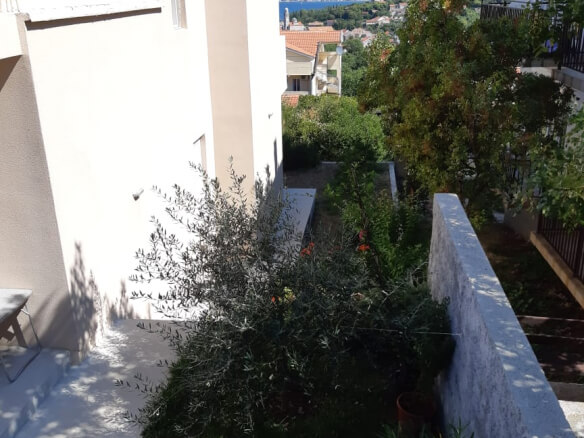 Haus in Radovići zum Kauf – RAHK1