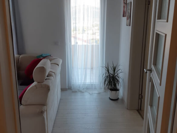 Haus in Radovići zum Kauf – RAHK1