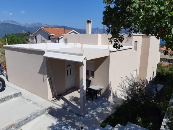 Haus in Radovići zum Kauf – RAHK1