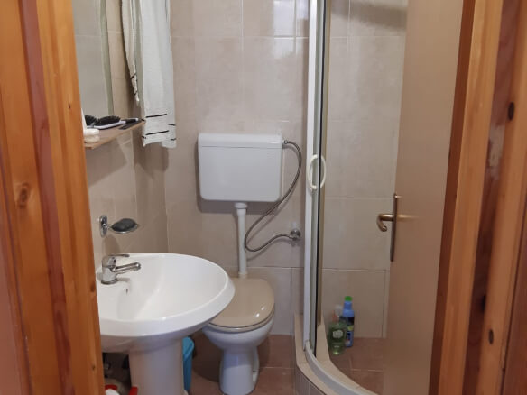 Haus in Radovići zum Kauf – RAHK1