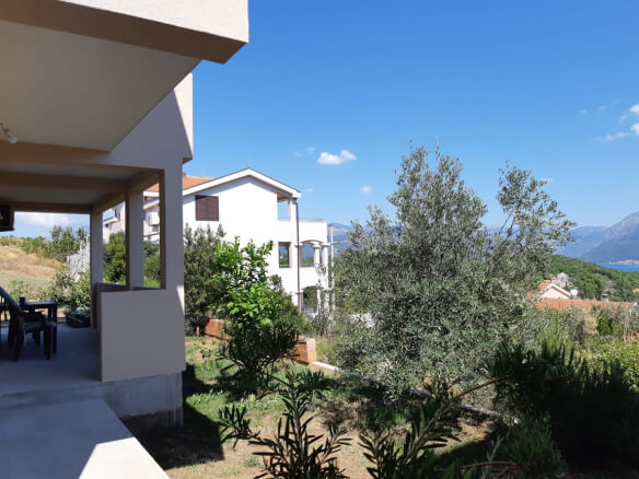 Haus in Radovići zum Kauf – RAHK1