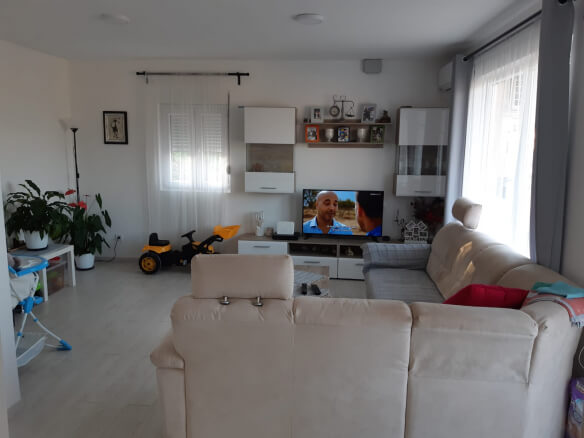 Haus in Radovići zum Kauf – RAHK1