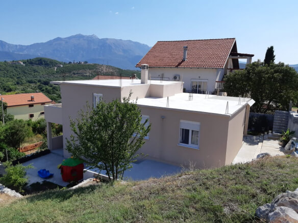 Haus in Radovići zum Kauf – RAHK1