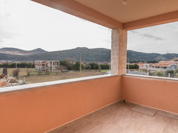 Kuća za prodaju u gotovini – BHK33