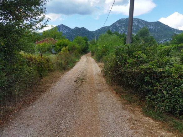 Prodajem zemljište u Orahovu/ kod Skadarskog jezera – Or1