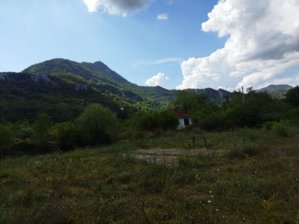 Prodajem zemljište u Orahovu/ kod Skadarskog jezera – Or1