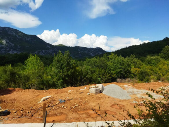 Prodajem zemljište u Orahovu/ kod Skadarskog jezera – Or1