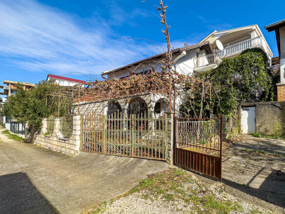 Дом для продажи в Utjeha – UHK9
