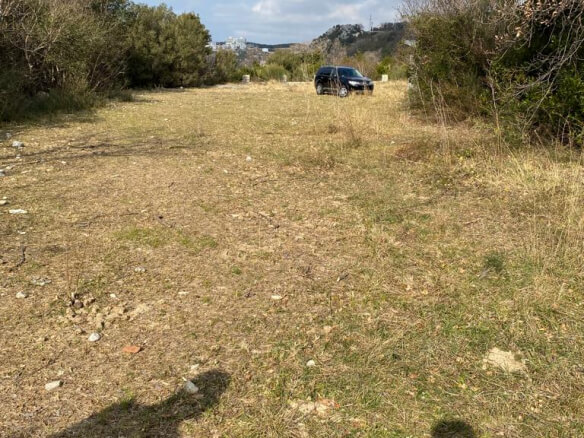 Plot in Dobra Voda with small wooden house – DV57