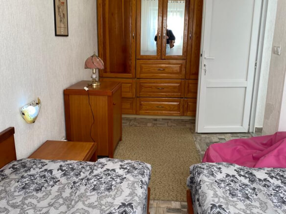 Izdaje se dvosoban stan u centru Bara – MB48