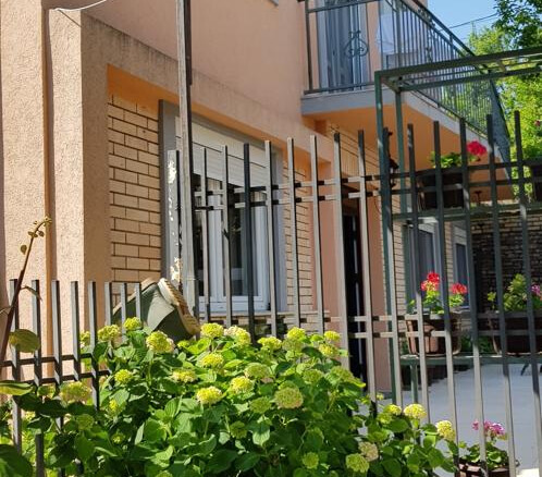 Haus zum Kauf in Rena/ Bar – BHK89