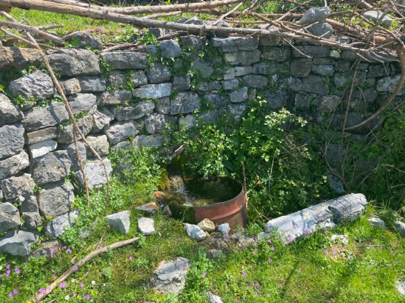 Altes Steinhaus mit 2 Quellen zum Kauf in Tudemili – TuHK2