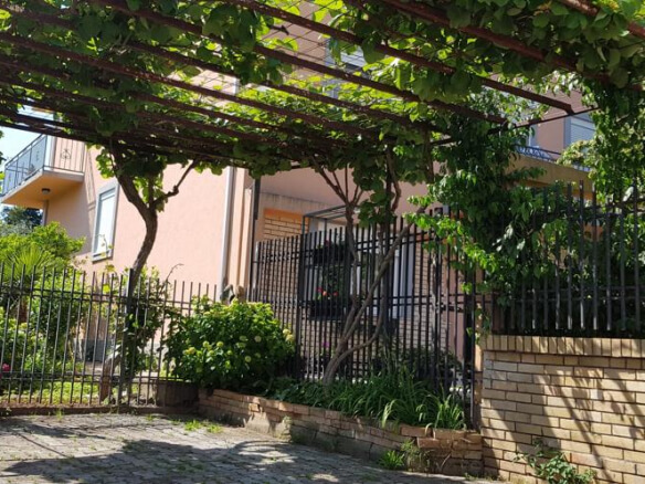 Haus zum Kauf in Rena/ Bar – BHK89
