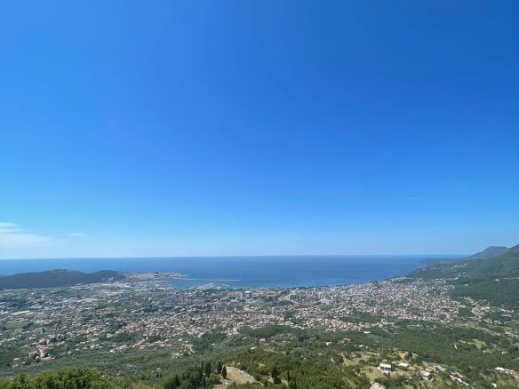 2 kuće u Starom Baru na ogromnom placu – BHK