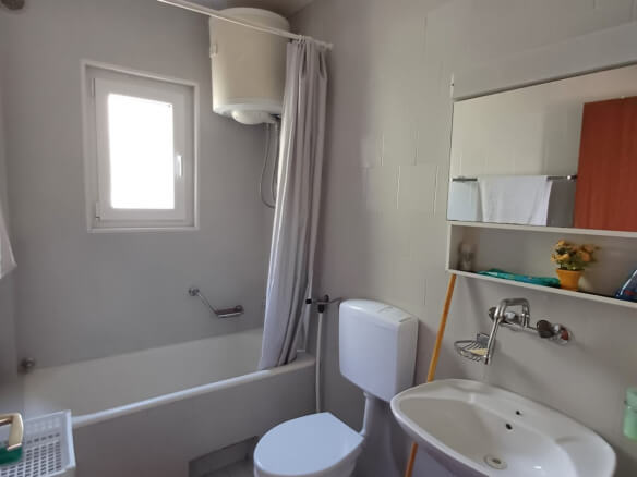 Kuća za prodaju u gotovini – BHK93